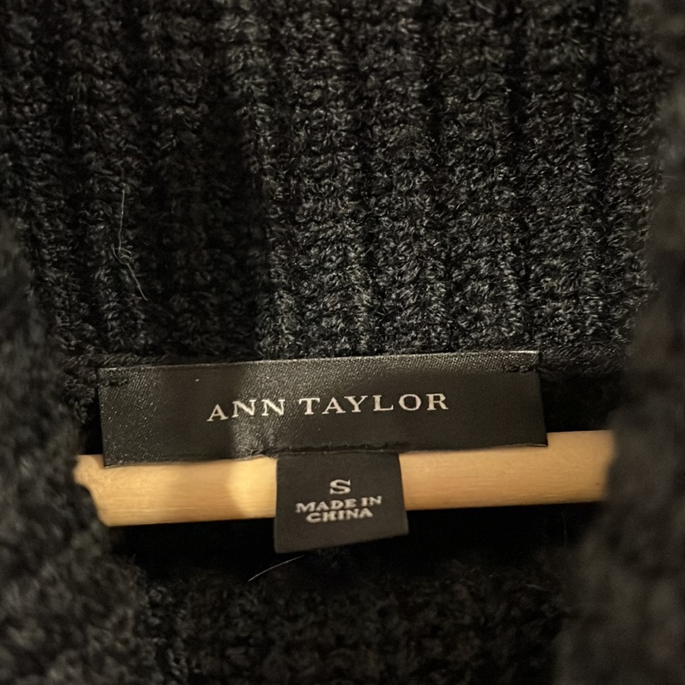 Ann Taylor Women’s Black Knit Sweater Poncho size small - Picture 5 of 9